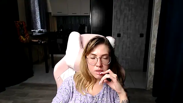 Snapshot of Reginasmilee chatting on 09/09/25, 12:15 Reginasmilee online show from 09/09/25, 12:15