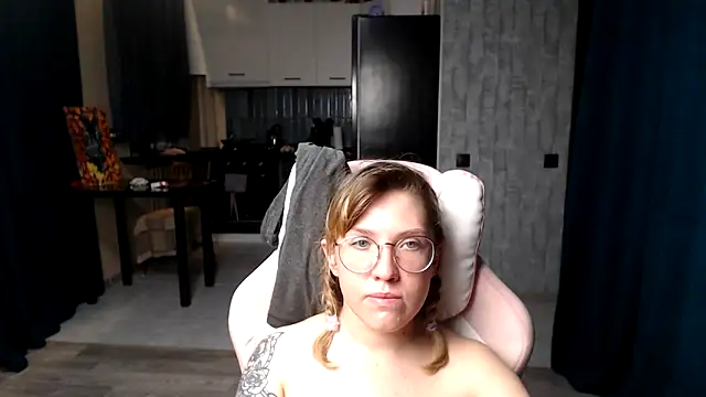 Snapshot of Reginasmilee chatting on 09/10/25, 12:21 Reginasmilee online show from 09/10/25, 12:21