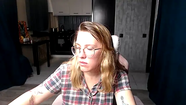 Snapshot of Reginasmilee chatting on 09/11/25, 11:49 Reginasmilee online show from 09/11/25, 11:49
