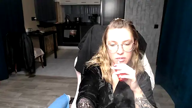 Snapshot of Reginasmilee chatting on 09/20/25, 12:33 Reginasmilee online show from 09/20/25, 12:33