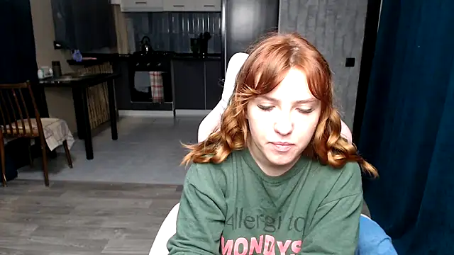 Snapshot of Reginasmilee chatting on 10/17/25, 02:59 Reginasmilee online show from 10/17/25, 02:59