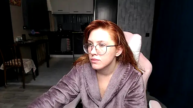 Snapshot of Reginasmilee chatting on 10/19/25, 01:39 Reginasmilee online show from 10/19/25, 01:39
