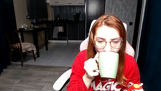 Snapshot of Reginasmilee chatting on 10/25/25, 01:02 Reginasmilee online show from 10/25/25, 01:02