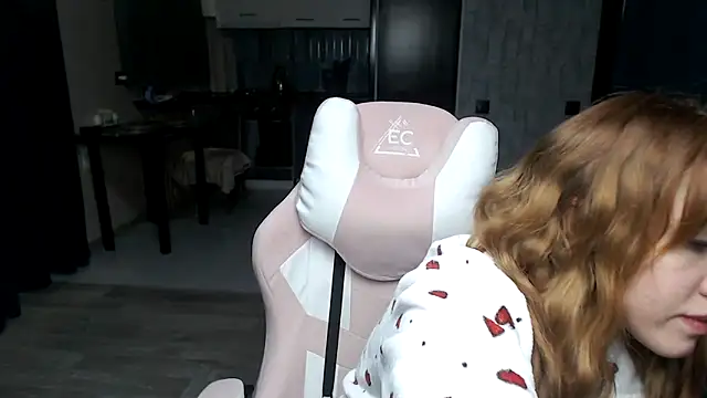 Snapshot of Reginasmilee chatting on 10/26/25, 01:11 Reginasmilee online show from 10/26/25, 01:11