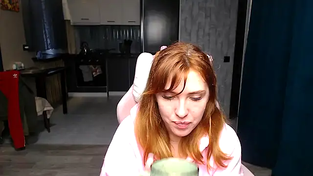 Snapshot of Reginasmilee chatting on 10/27/25, 12:31 Reginasmilee online show from 10/27/25, 12:31