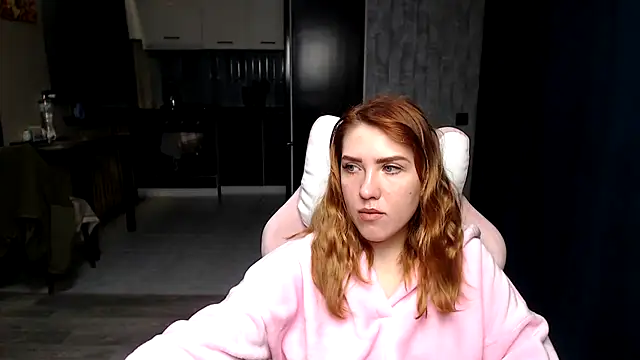 Snapshot of Reginasmilee chatting on 10/28/25, 12:47 Reginasmilee online show from 10/28/25, 12:47