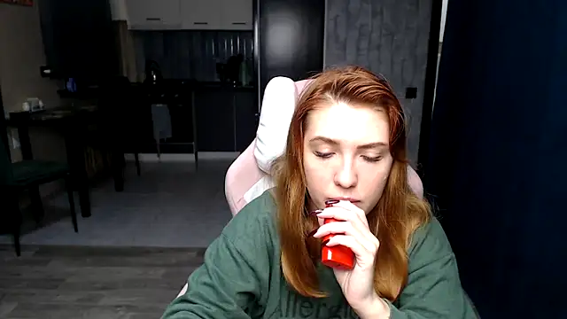 Snapshot of Reginasmilee chatting on 10/31/25, 02:34 Reginasmilee online show from 10/31/25, 02:34