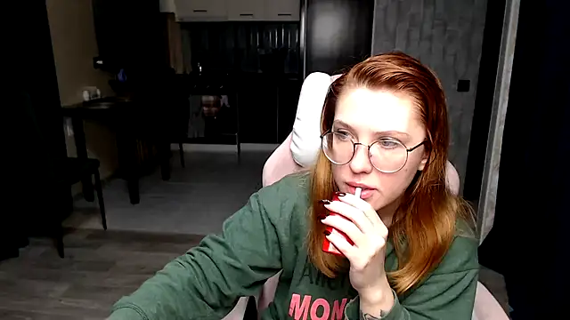 Snapshot of Reginasmilee chatting on 11/01/25, 12:56 Reginasmilee online show from 11/01/25, 12:56