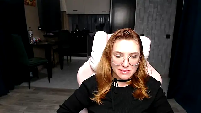 Snapshot of Reginasmilee chatting on 11/06/25, 01:28 Reginasmilee online show from 11/06/25, 01:28