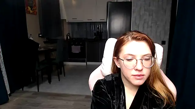 Snapshot of Reginasmilee chatting on 11/08/25, 12:33 Reginasmilee online show from 11/08/25, 12:33