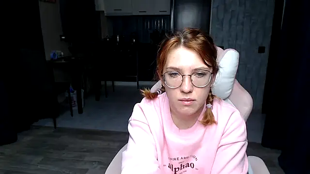 Snapshot of Reginasmilee chatting on 11/10/25, 12:31 Reginasmilee online show from 11/10/25, 12:31