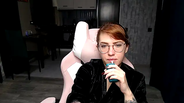 Snapshot of Reginasmilee chatting on 11/13/25, 01:26 Reginasmilee online show from 11/13/25, 01:26