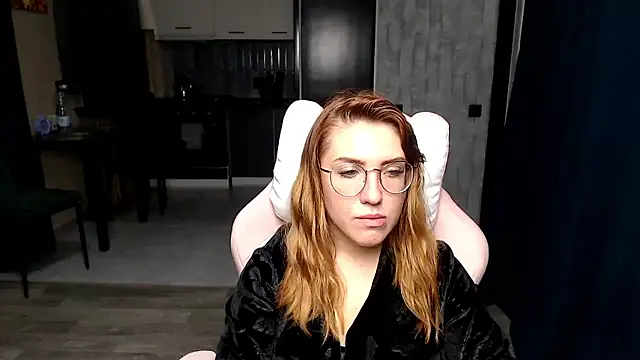 Snapshot of Reginasmilee chatting on 11/14/25, 02:38 Reginasmilee online show from 11/14/25, 02:38