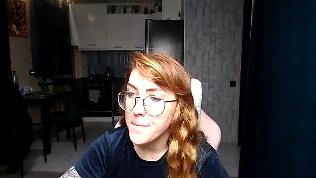 Snapshot of Reginasmilee chatting on 11/16/25, 04:07 Reginasmilee online show from 11/16/25, 04:07