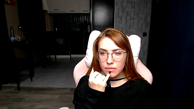 Snapshot of Reginasmilee chatting on 11/17/25, 01:17 Reginasmilee online show from 11/17/25, 01:17