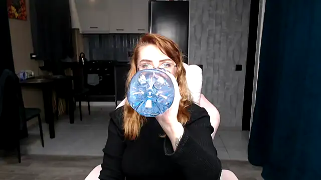 Snapshot of Reginasmilee chatting on 11/18/25, 01:55 Reginasmilee online show from 11/18/25, 01:55