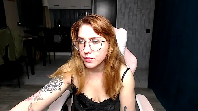 Snapshot of Reginasmilee chatting on 11/19/25, 12:43 Reginasmilee online show from 11/19/25, 12:43