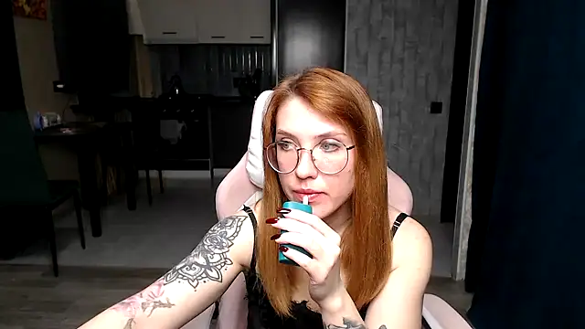 Snapshot of Reginasmilee chatting on 11/19/25, 01:55 Reginasmilee online show from 11/19/25, 01:55