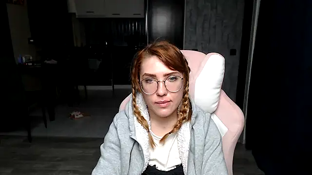 Snapshot of Reginasmilee chatting on 11/20/25, 02:01 Reginasmilee online show from 11/20/25, 02:01