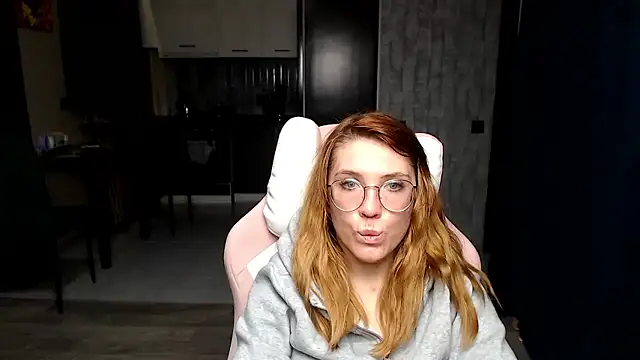 Snapshot of Reginasmilee chatting on 11/20/25, 02:06 Reginasmilee online show from 11/20/25, 02:06