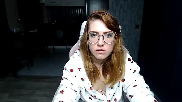 Snapshot of Reginasmilee chatting on 11/21/25, 02:10 Reginasmilee online show from 11/21/25, 02:10