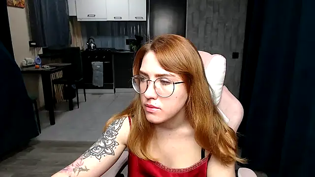 Snapshot of Reginasmilee chatting on 11/23/25, 01:38 Reginasmilee online show from 11/23/25, 01:38