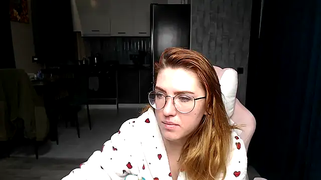 Snapshot of Reginasmilee chatting on 11/25/25, 12:21 Reginasmilee online show from 11/25/25, 12:21