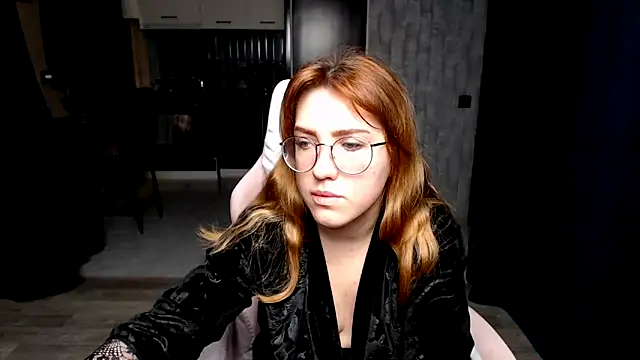 Snapshot of Reginasmilee chatting on 11/29/25, 01:52 Reginasmilee online show from 11/29/25, 01:52