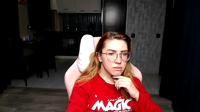 Snapshot of Reginasmilee chatting on 11/30/25, 01:42 Reginasmilee online show from 11/30/25, 01:42