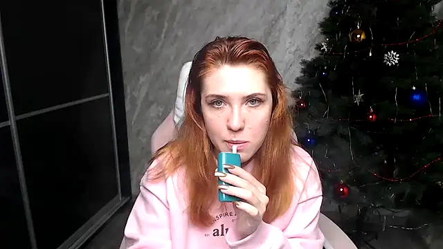 Snapshot of Reginasmilee chatting on 12/16/25, 01:43 Reginasmilee online show from 12/16/25, 01:43