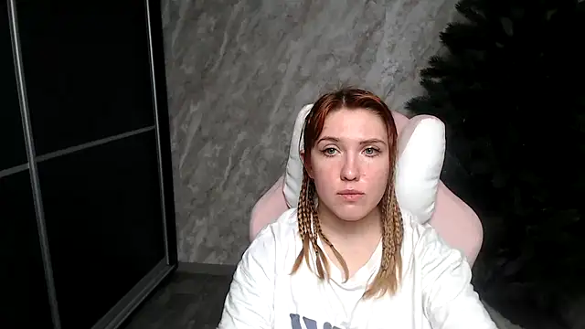 Snapshot of Reginasmilee chatting on 01/10/26, 02:08 Reginasmilee online show from 01/10/26, 02:08