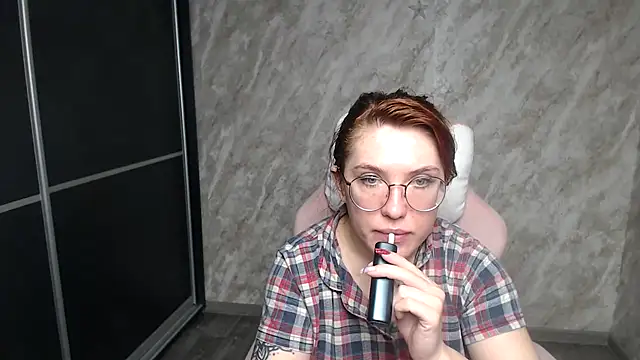 Snapshot of Reginasmilee chatting on 01/13/26, 01:11 Reginasmilee online show from 01/13/26, 01:11