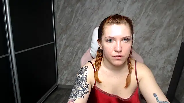 Snapshot of Reginasmilee chatting on 02/14/26, 02:30 Reginasmilee online show from 02/14/26, 02:30