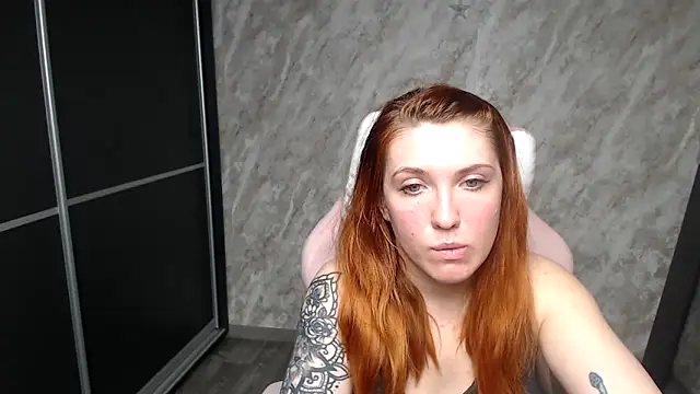 Snapshot of Reginasmilee chatting on 02/14/26, 02:36 Reginasmilee online show from 02/14/26, 02:36