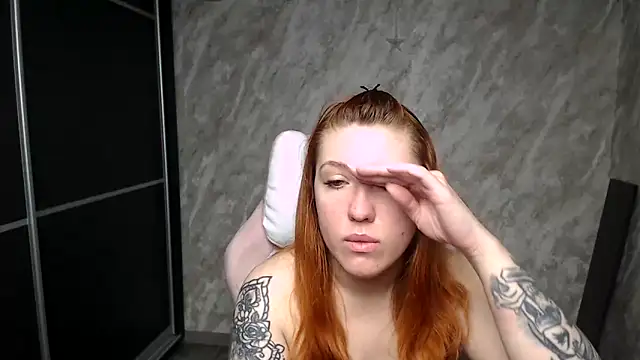 Snapshot of Reginasmilee chatting on 02/18/26, 02:40 Reginasmilee online show from 02/18/26, 02:40