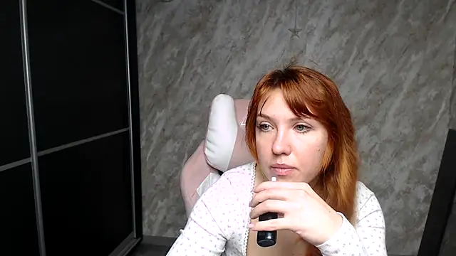 Snapshot of Reginasmilee chatting on 02/24/26, 02:20 Reginasmilee online show from 02/24/26, 02:20