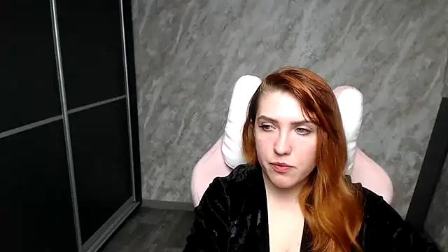 Snapshot of Reginasmilee chatting on 02/24/26, 02:26 Reginasmilee online show from 02/24/26, 02:26