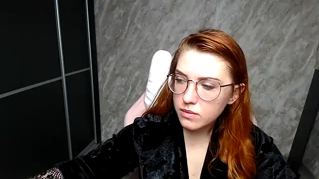 Snapshot of Reginasmilee chatting on 02/25/26, 04:00 Reginasmilee online show from 02/25/26, 04:00