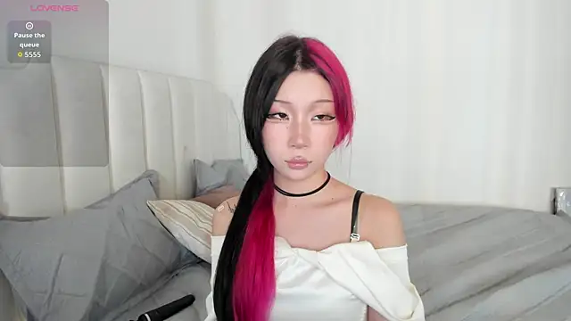 Snapshot of lilithvane chatting on 07/10/26, 04:17 lilithvane online show from 07/10/26, 04:17