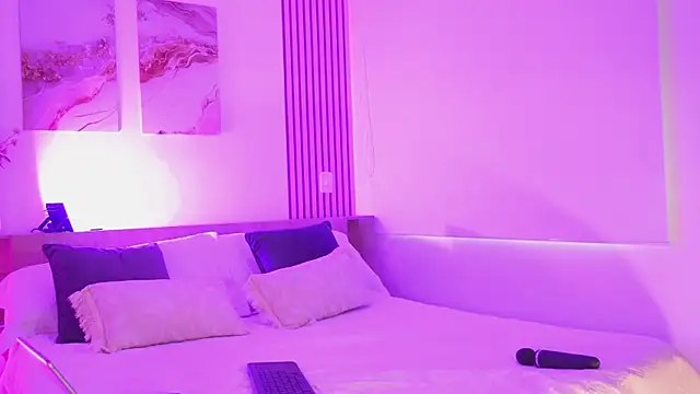 Snapshot of SarahPreston chatting on 11/06/25, 01:45 SarahPreston online show from 11/06/25, 01:45