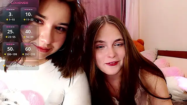 Snapshot of Viviaaan_n chatting on 07/10/26, 12:52 Viviaaan n online show from 07/10/26, 12:52