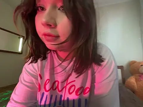 Snapshot of Viviaaan_n chatting on 07/14/26, 11:05 Viviaaan n online show from 07/14/26, 11:05