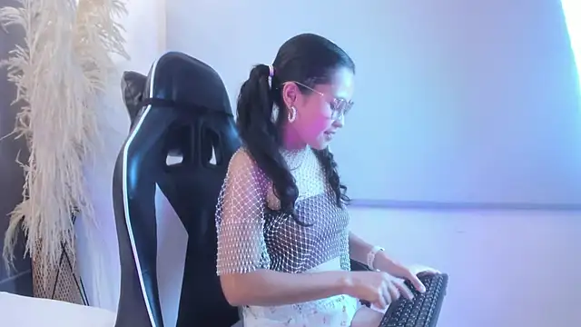 coco hirunkitty online show from 06/29/26, 12:16