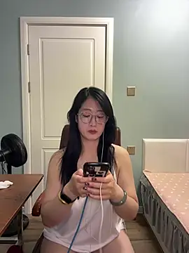 weiwei103 online show from 06/26/26, 02:32