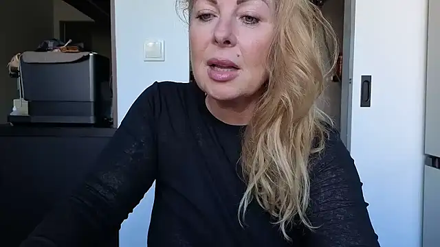Snapshot of TammyJeann chatting on 09/11/25, 12:27 TammyJeann online show from 09/11/25, 12:27