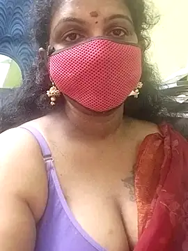 Snapshot of Poojitha-Queen chatting on 07/04/26, 04:57 Poojitha-Queen online show from 07/04/26, 04:57
