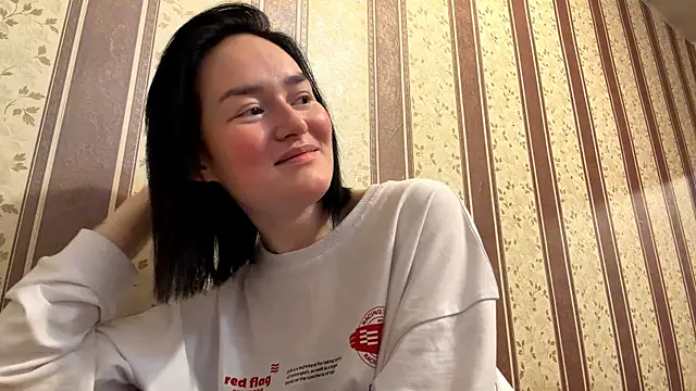 Snapshot of Snowmilly chatting on 07/01/26, 08:19 Snowmilly online show from 07/01/26, 08:19