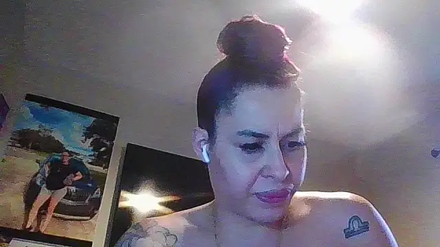 imisamoore69 online show from 11/24/25, 07:35