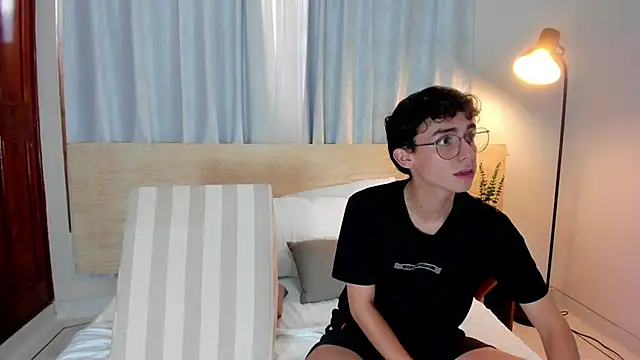 Snapshot of Alejo_and_Patrick chatting on 07/05/26, 12:45 Alejo and Patrick online show from 07/05/26, 12:45