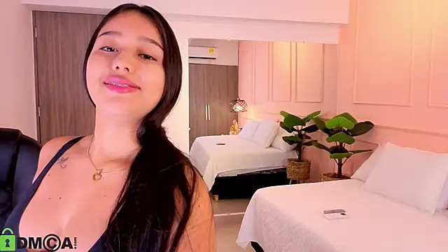 Snapshot of BELLA_GAITAN_ chatting on 07/07/26, 11:47 BELLA GAITAN online show from 07/07/26, 11:47
